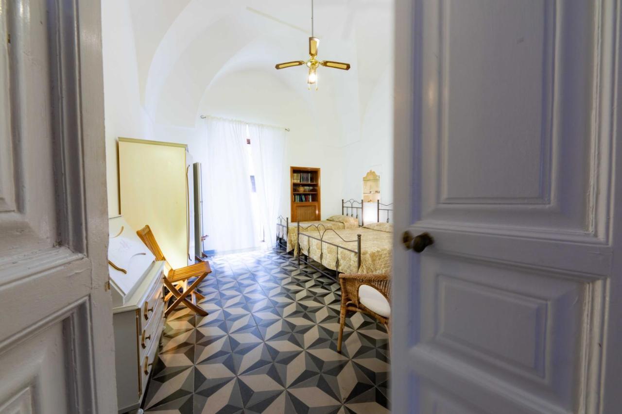 Casa Vacanza La Stradella Остуни Екстериор снимка