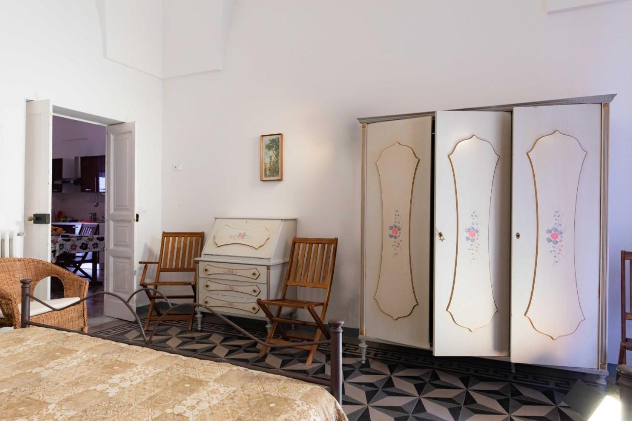 Casa Vacanza La Stradella Остуни Екстериор снимка
