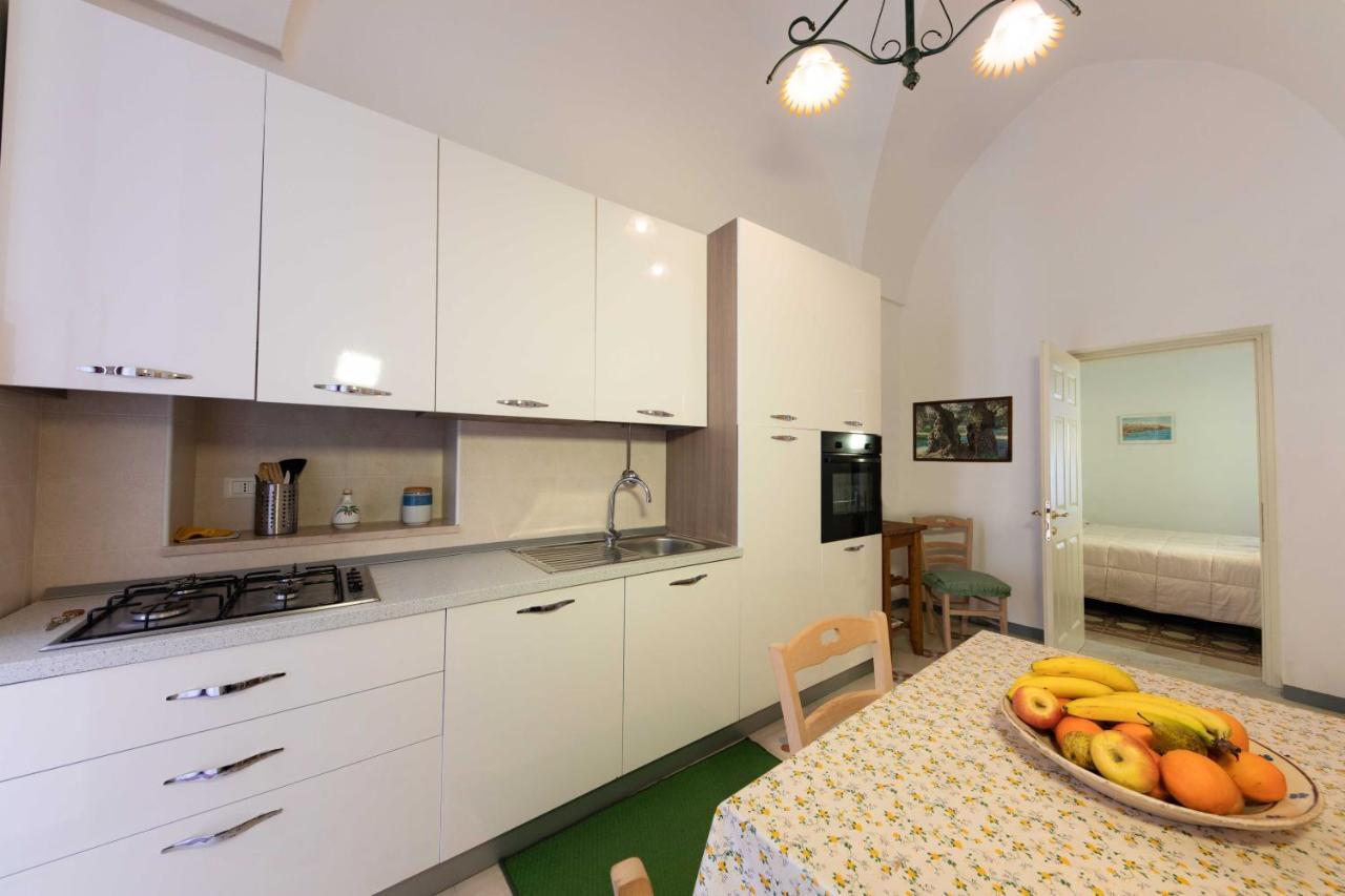 Casa Vacanza La Stradella Остуни Екстериор снимка